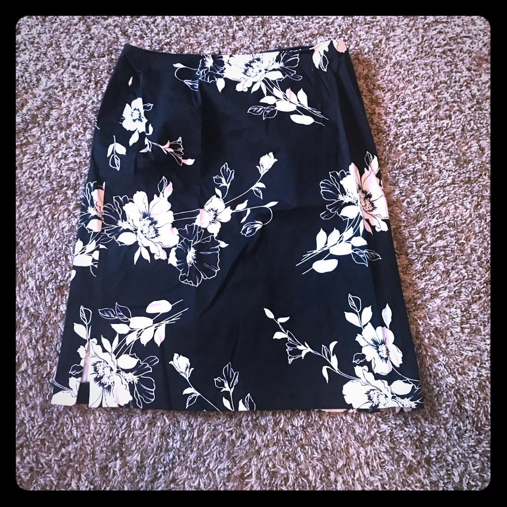 Worthington black and white floral dress skirt